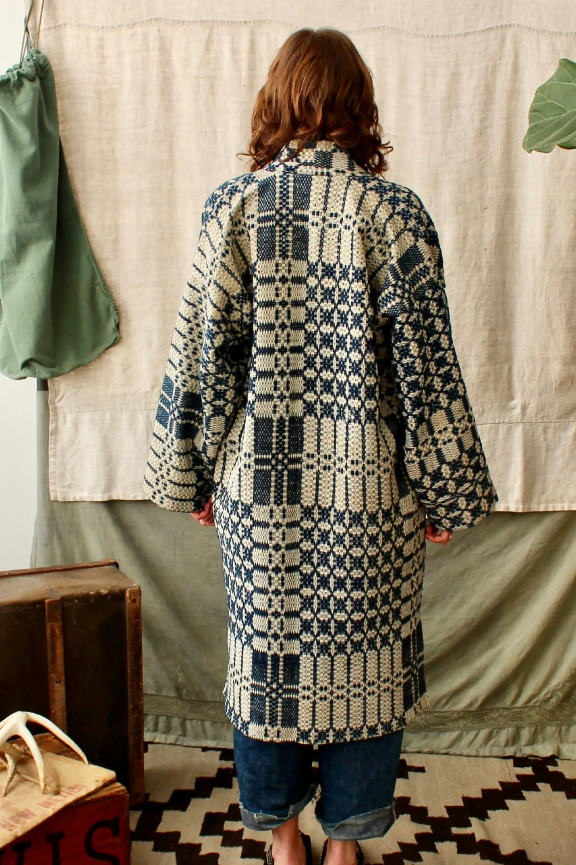 HF156 The Highlands Foundry Heirloom Indigo/Cream Coverlet Duster
