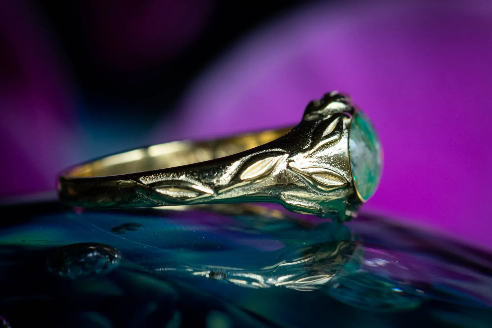 Leaf Cremation Ring with Cremation Ashes
