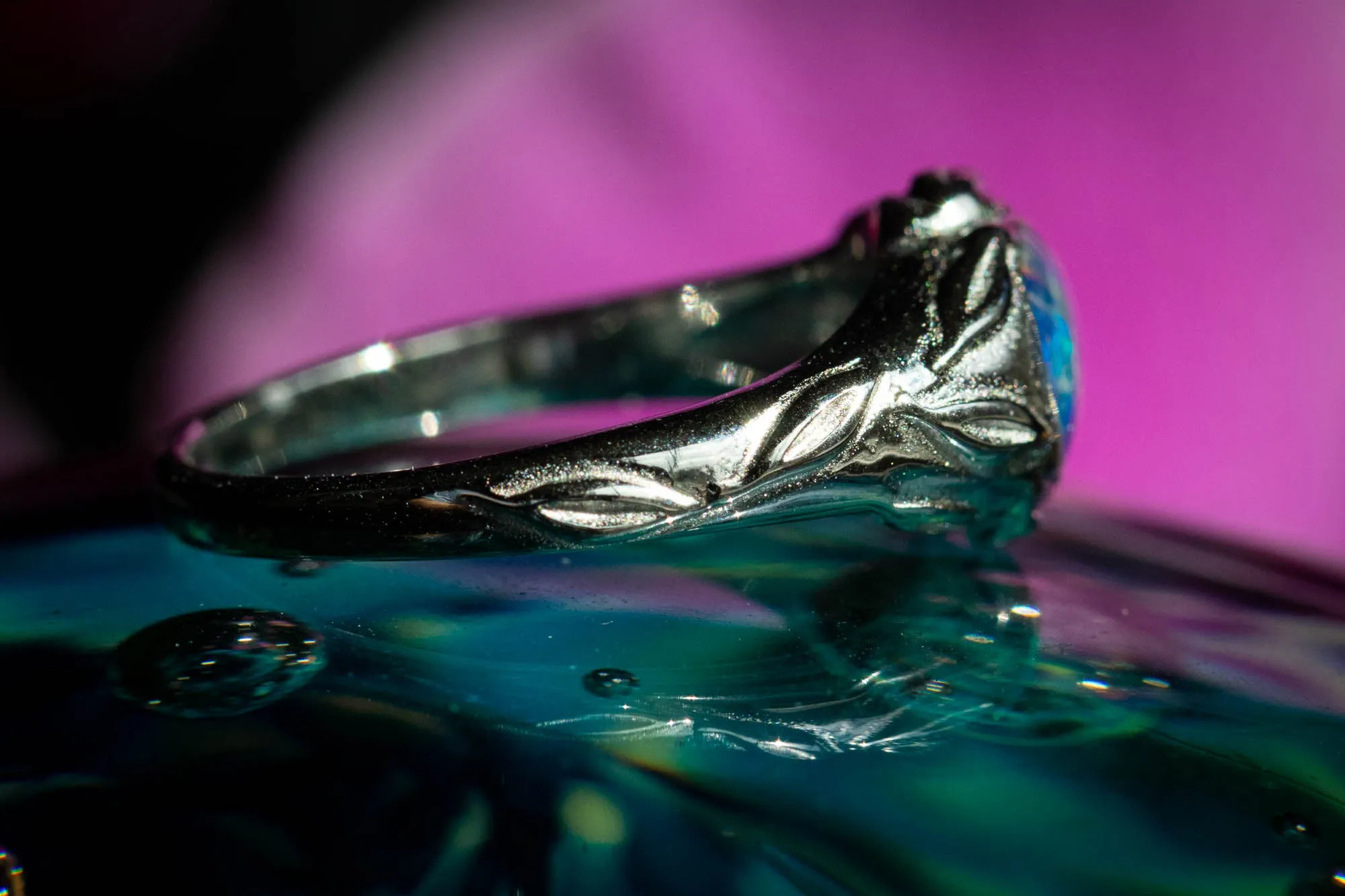 Leaf Cremation Ring with Cremation Ashes