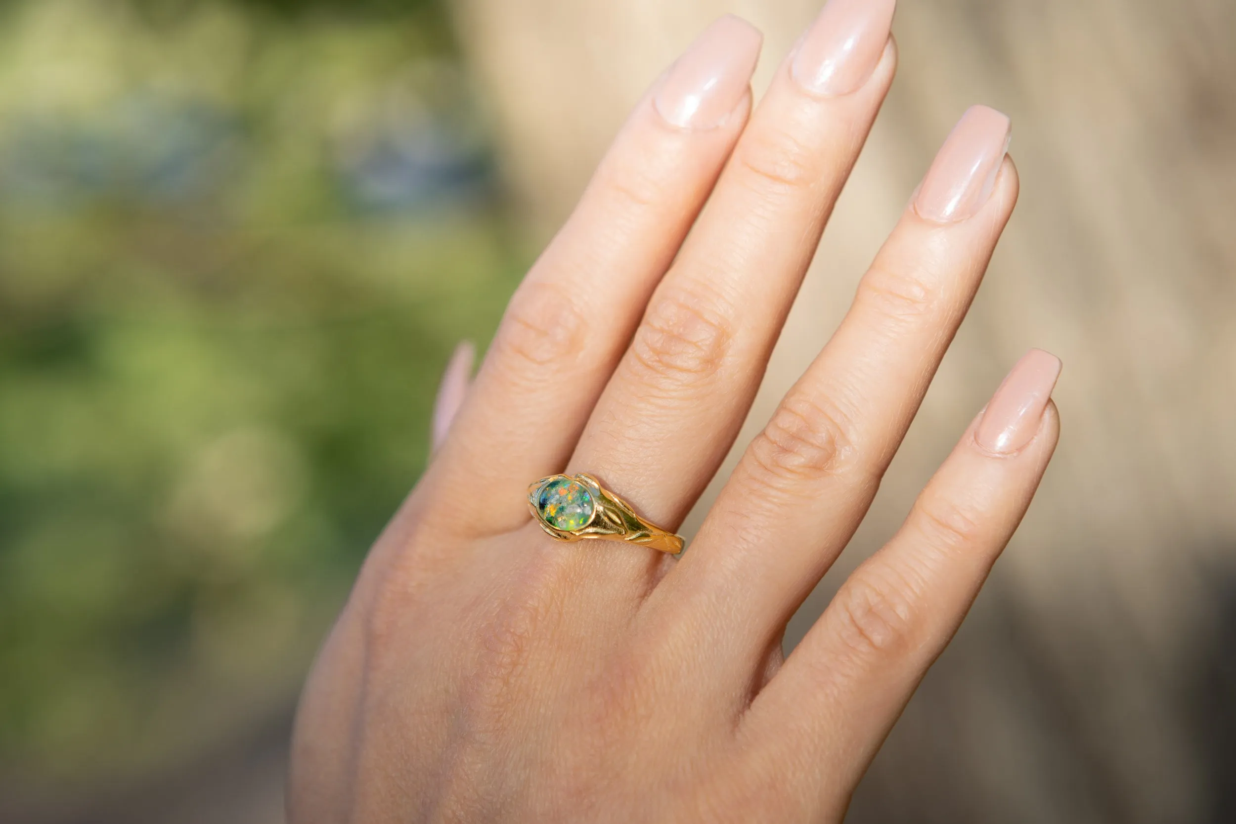 Leaf Cremation Ring with Cremation Ashes