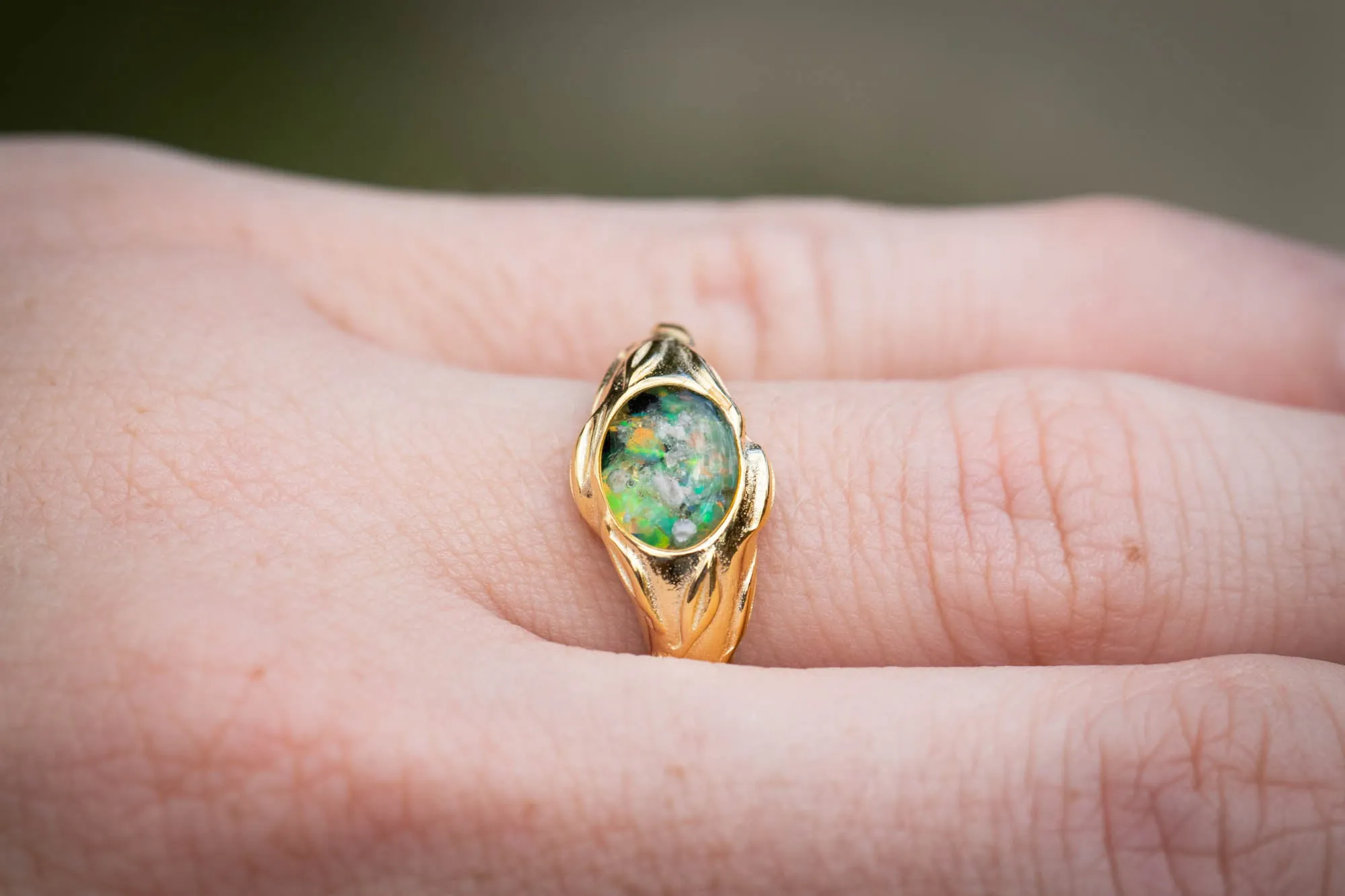Leaf Cremation Ring with Cremation Ashes