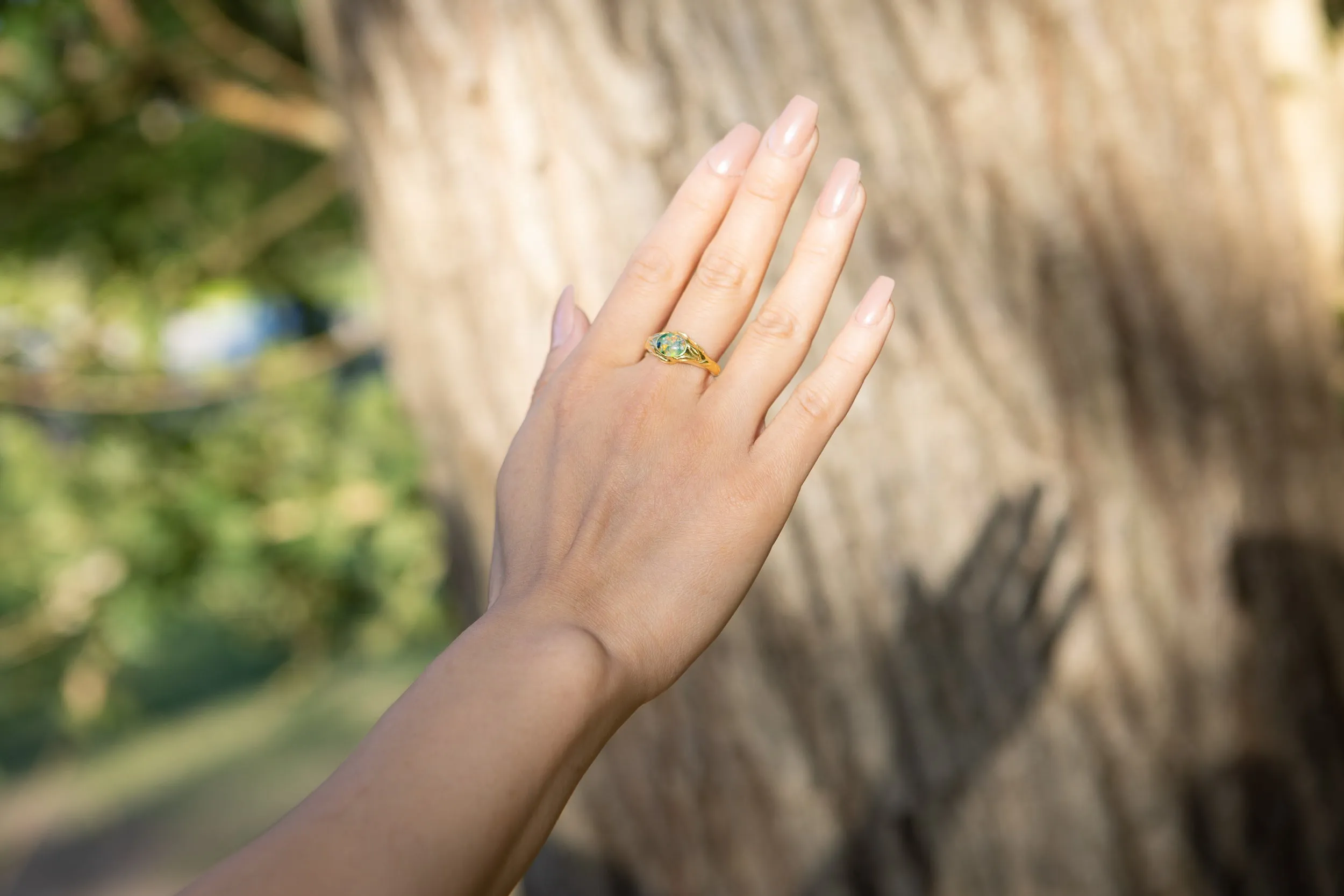 Leaf Cremation Ring with Cremation Ashes