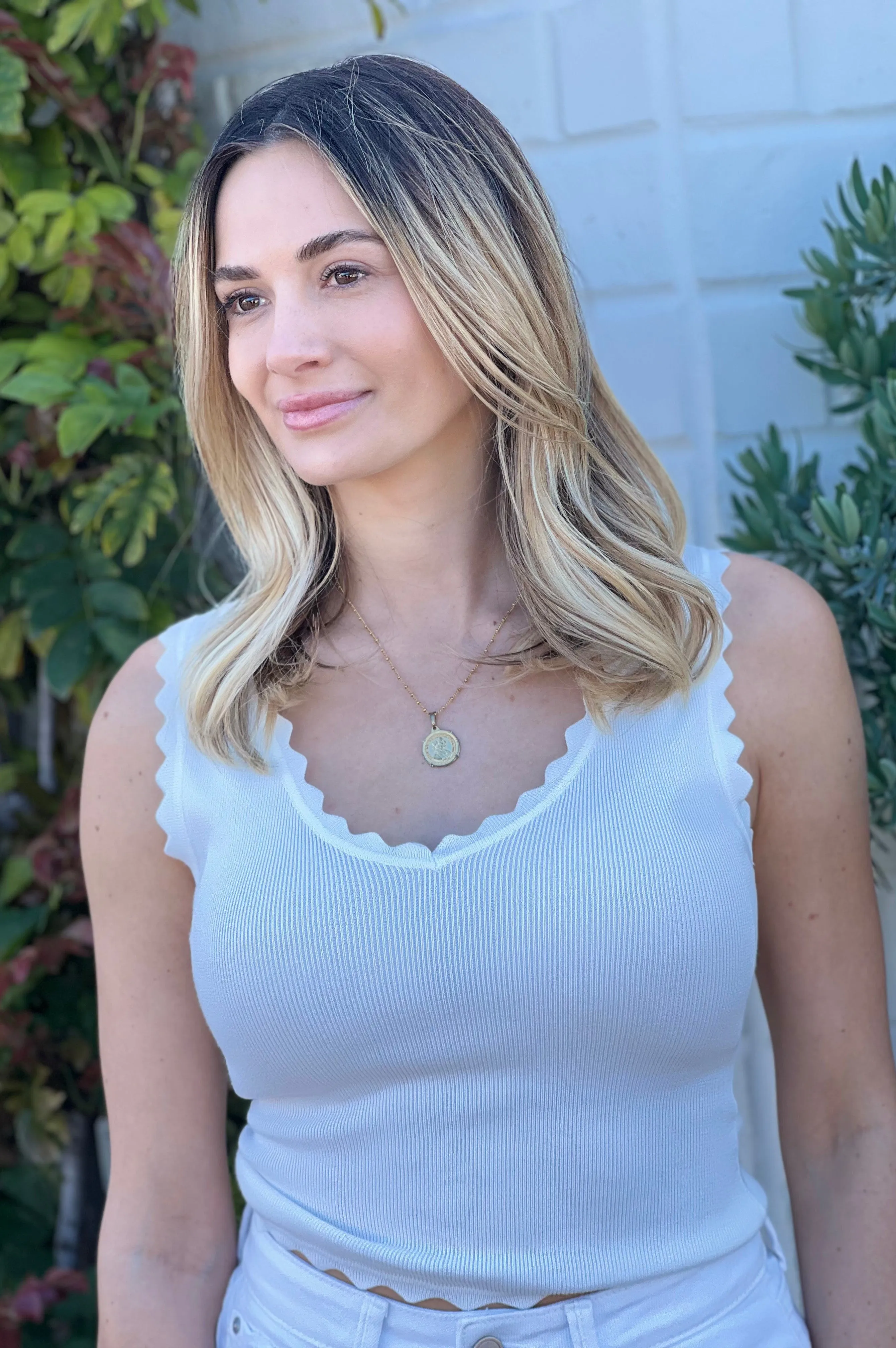 Scallop Edge Tank White