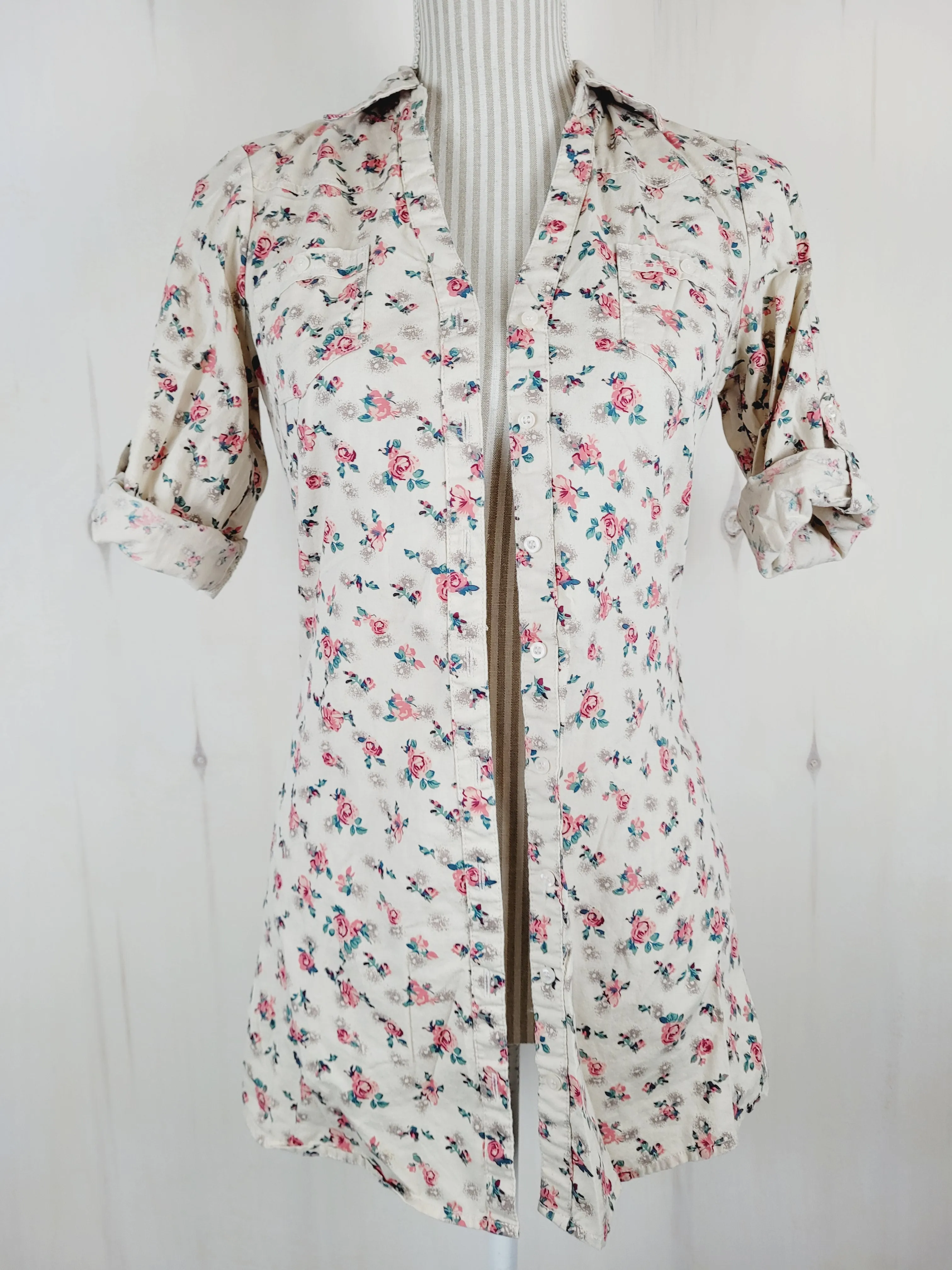 STREETWEAR FLORAL TOP LADIES SMALL PRE-LOVED