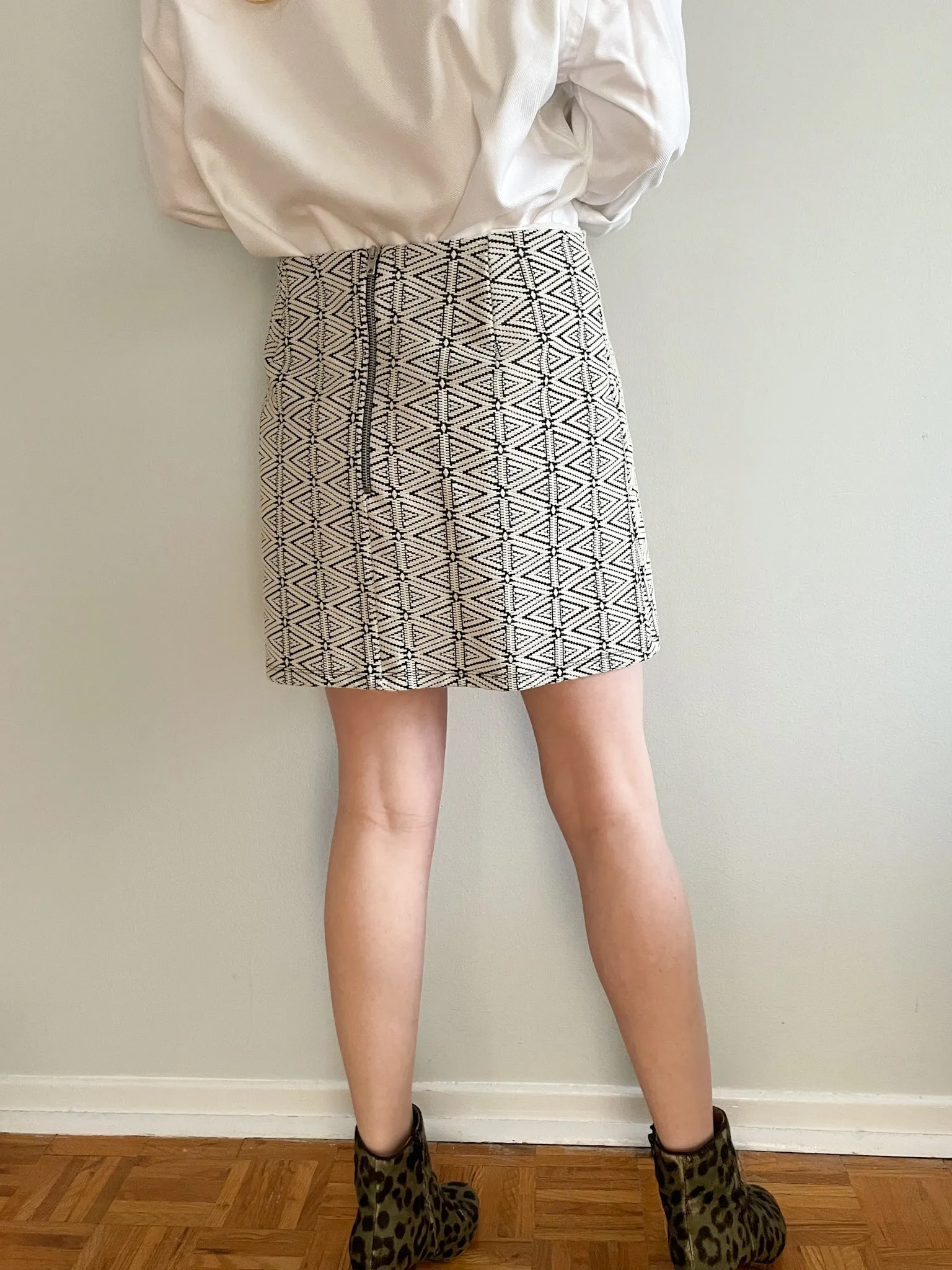 Topshop Black White Triangle Graphic Knit Mini Skirt - Size 10