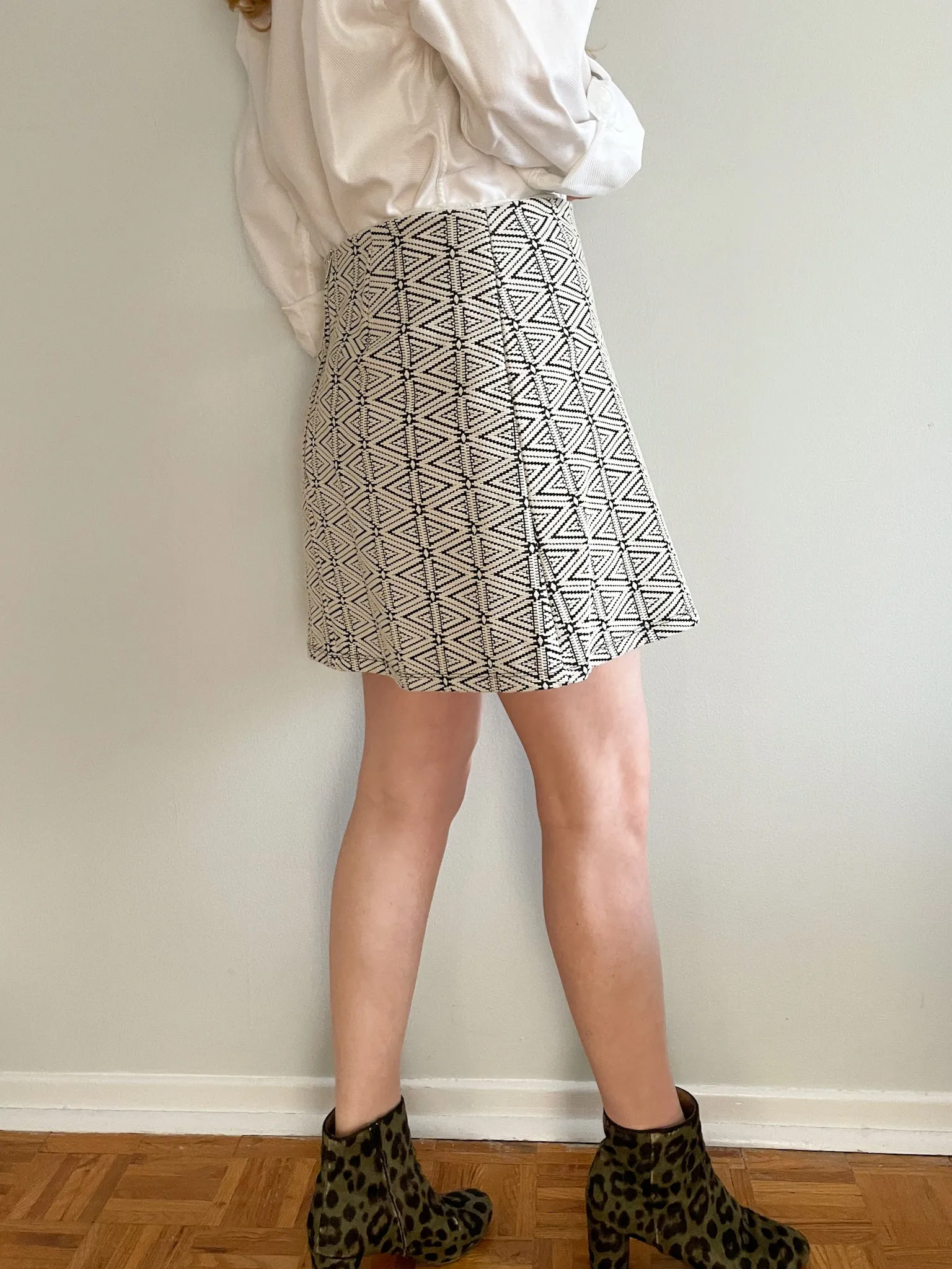 Topshop Black White Triangle Graphic Knit Mini Skirt - Size 10