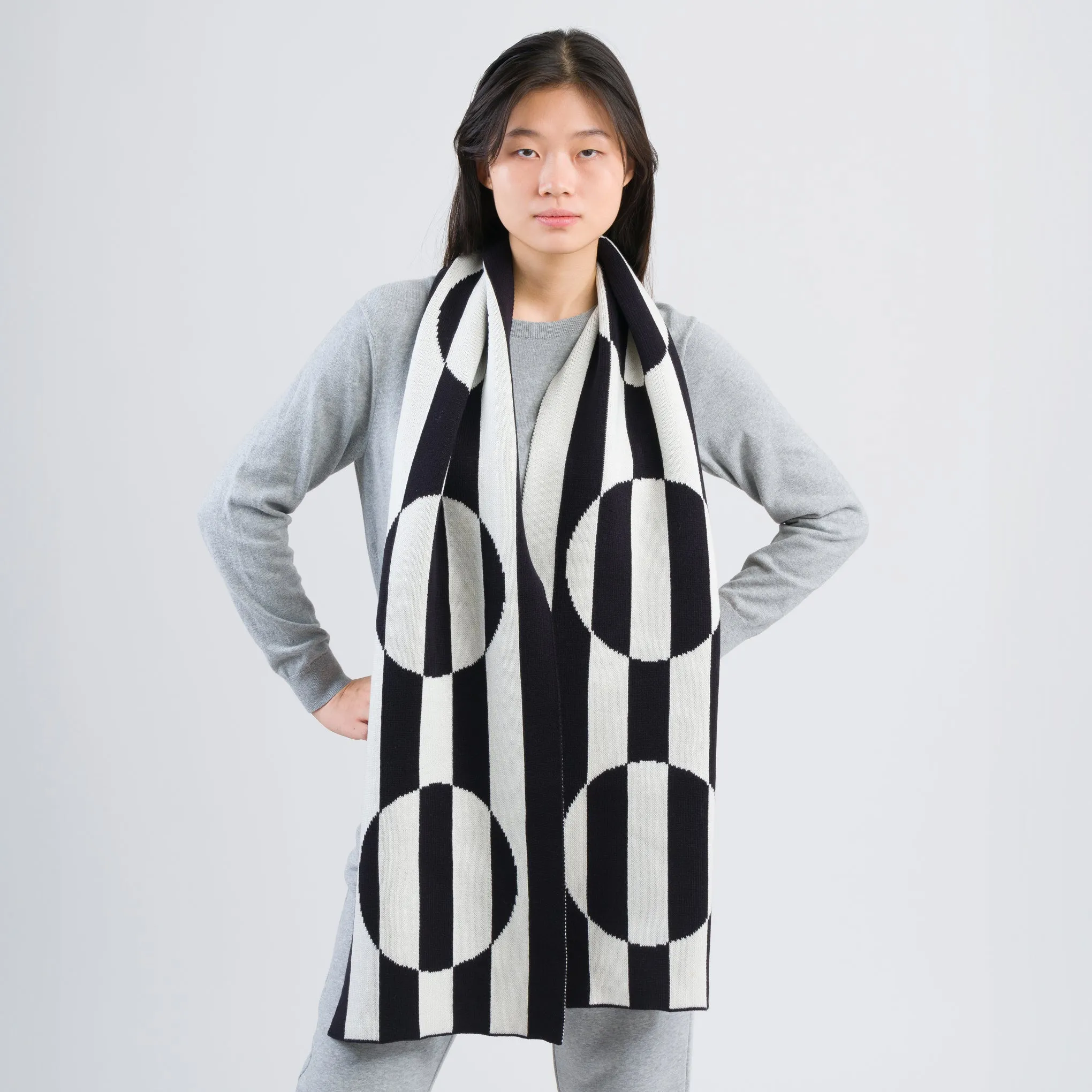 Verloop Oversized Contrast Dot Scarf