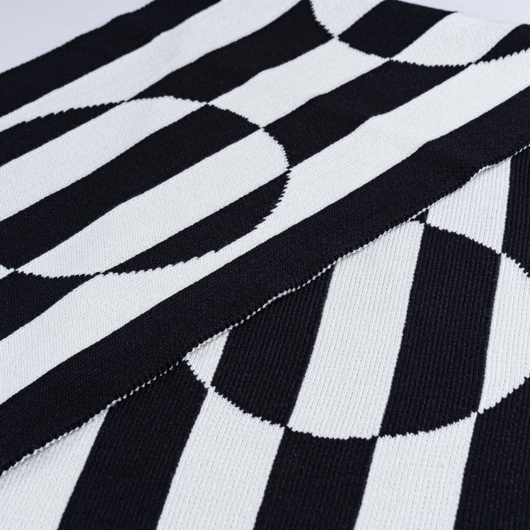 Verloop Oversized Contrast Dot Scarf